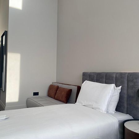 Vive Hotel Hastings Kültér fotó