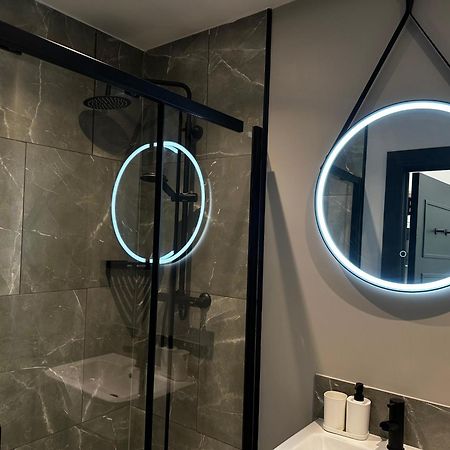 Vive Hotel Hastings Kültér fotó