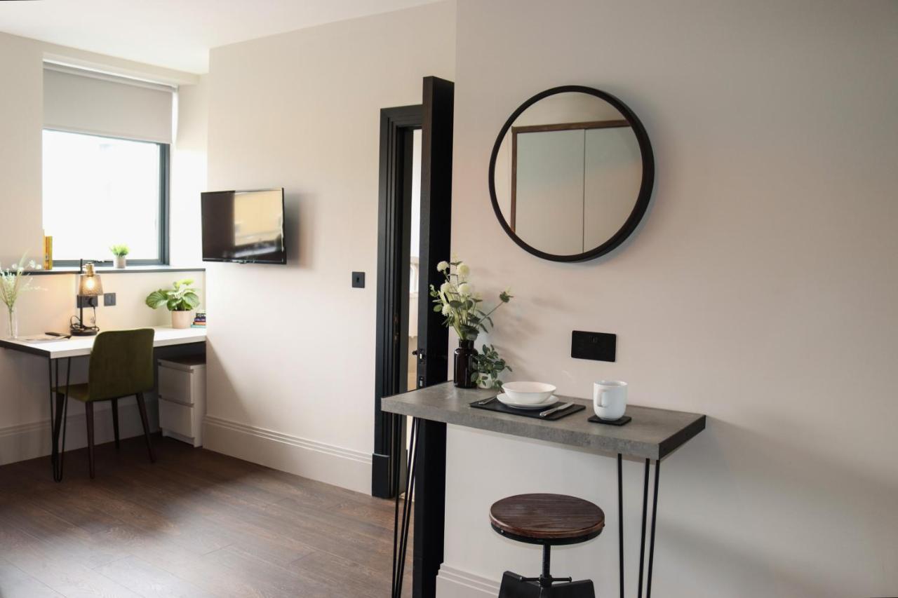 Vive Hotel Hastings Kültér fotó