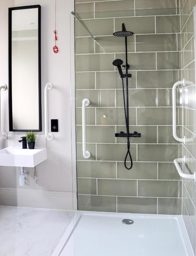 Vive Hotel Hastings Kültér fotó