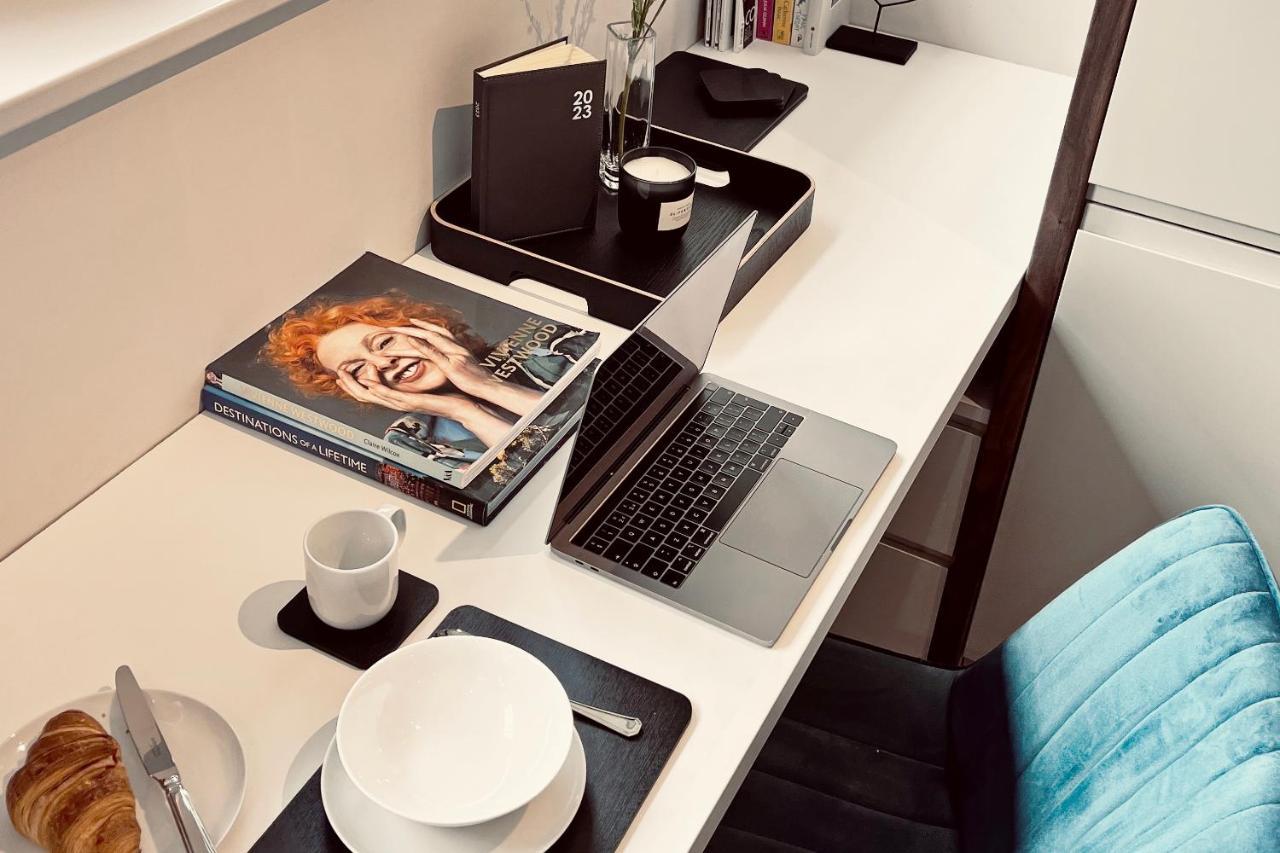 Vive Hotel Hastings Kültér fotó