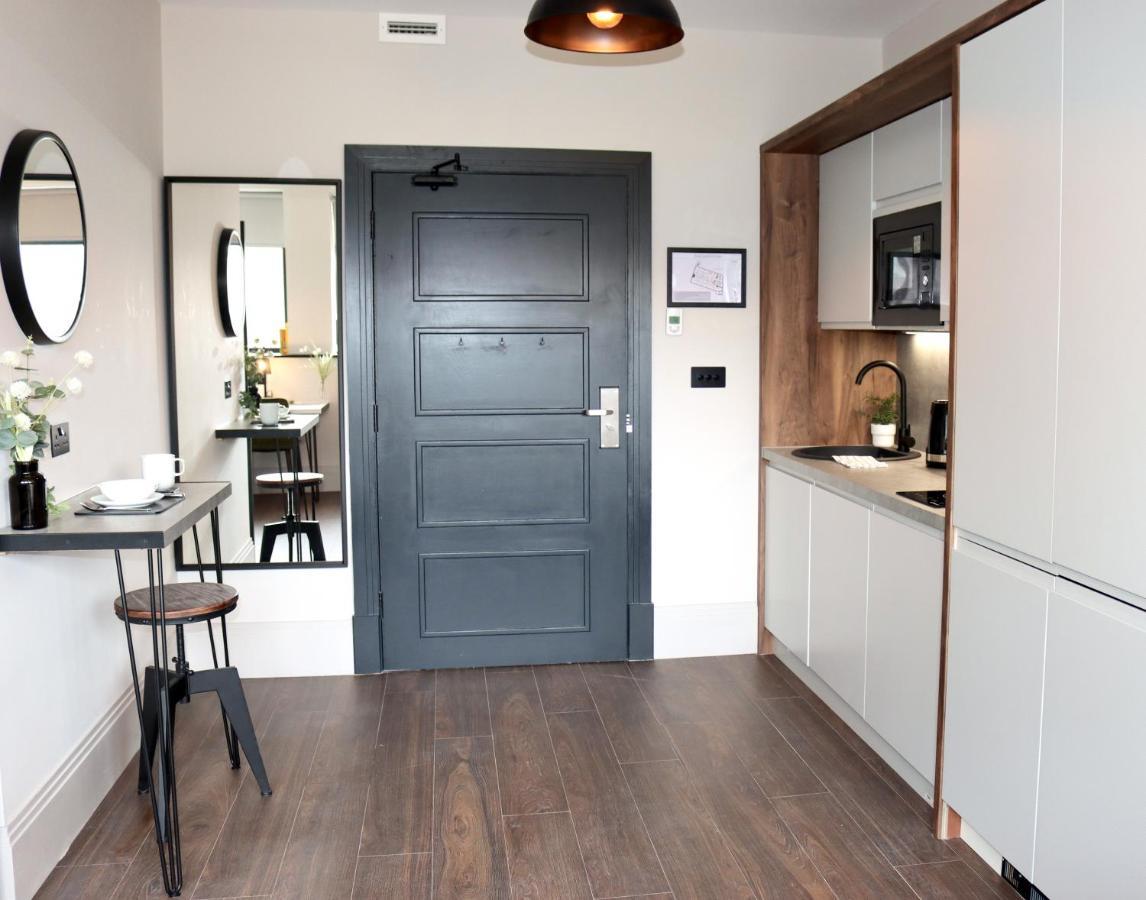 Vive Hotel Hastings Kültér fotó