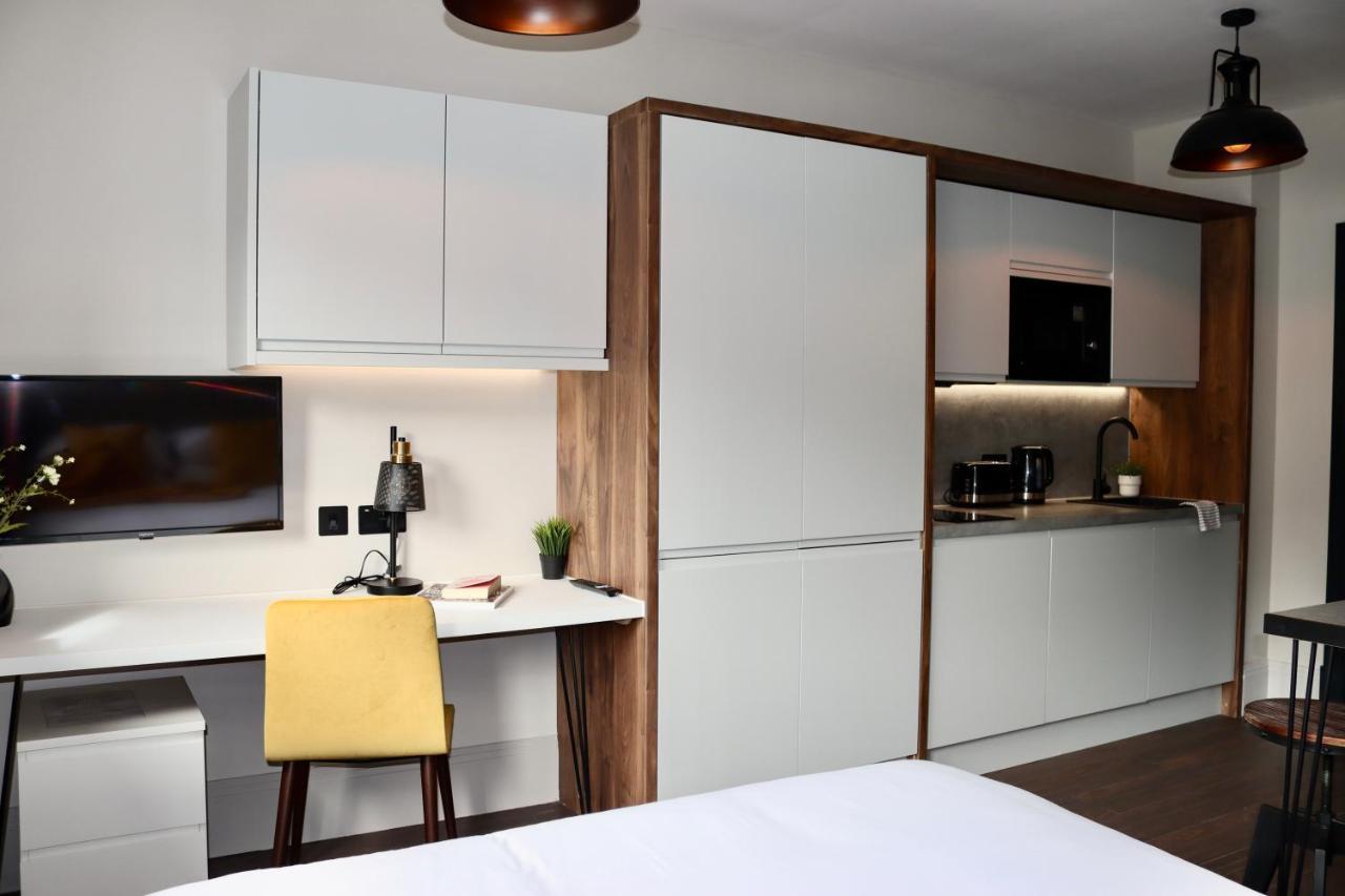 Vive Hotel Hastings Kültér fotó
