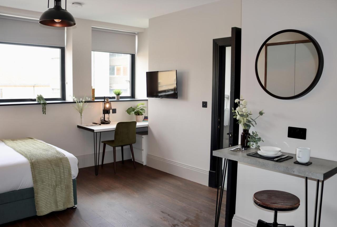 Vive Hotel Hastings Kültér fotó