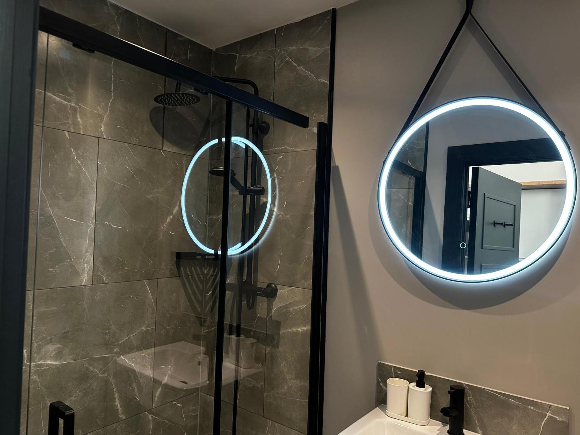 Vive Hotel Hastings Kültér fotó
