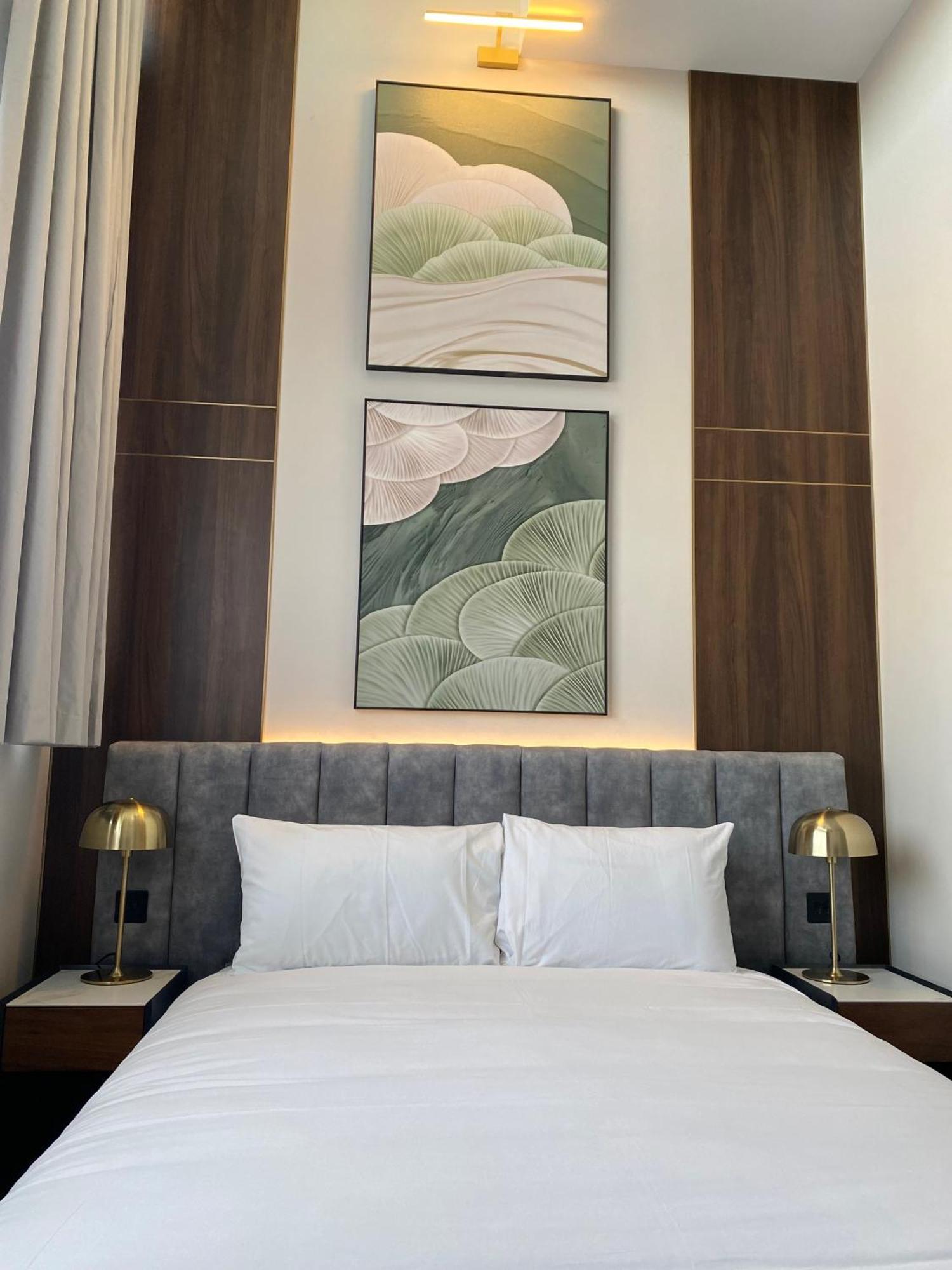 Vive Hotel Hastings Kültér fotó