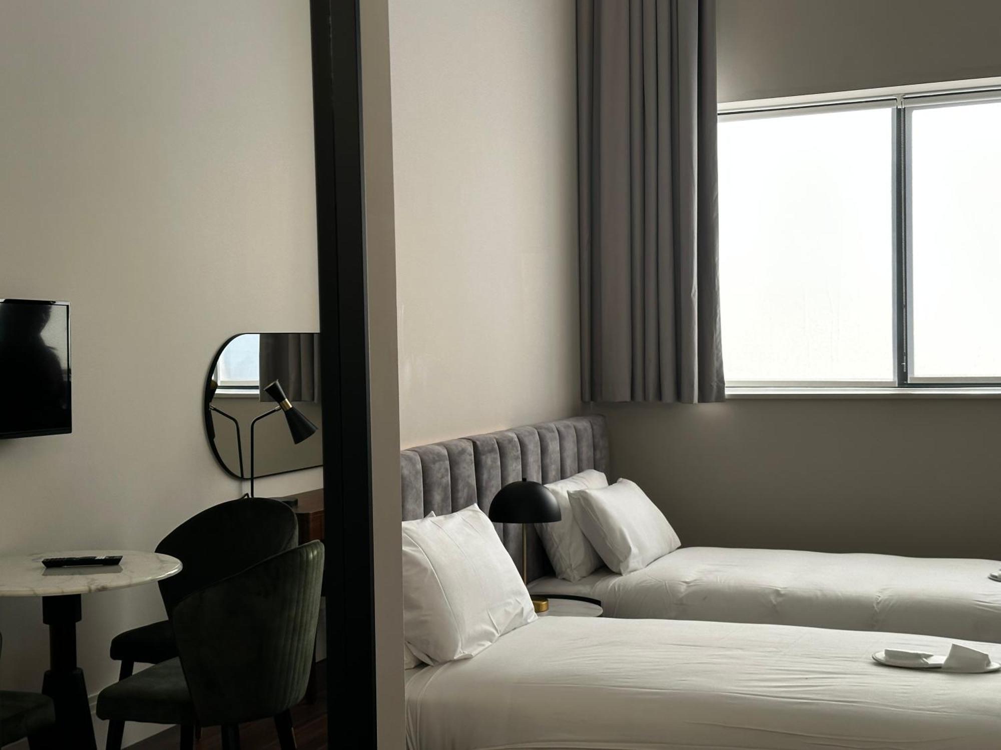 Vive Hotel Hastings Kültér fotó