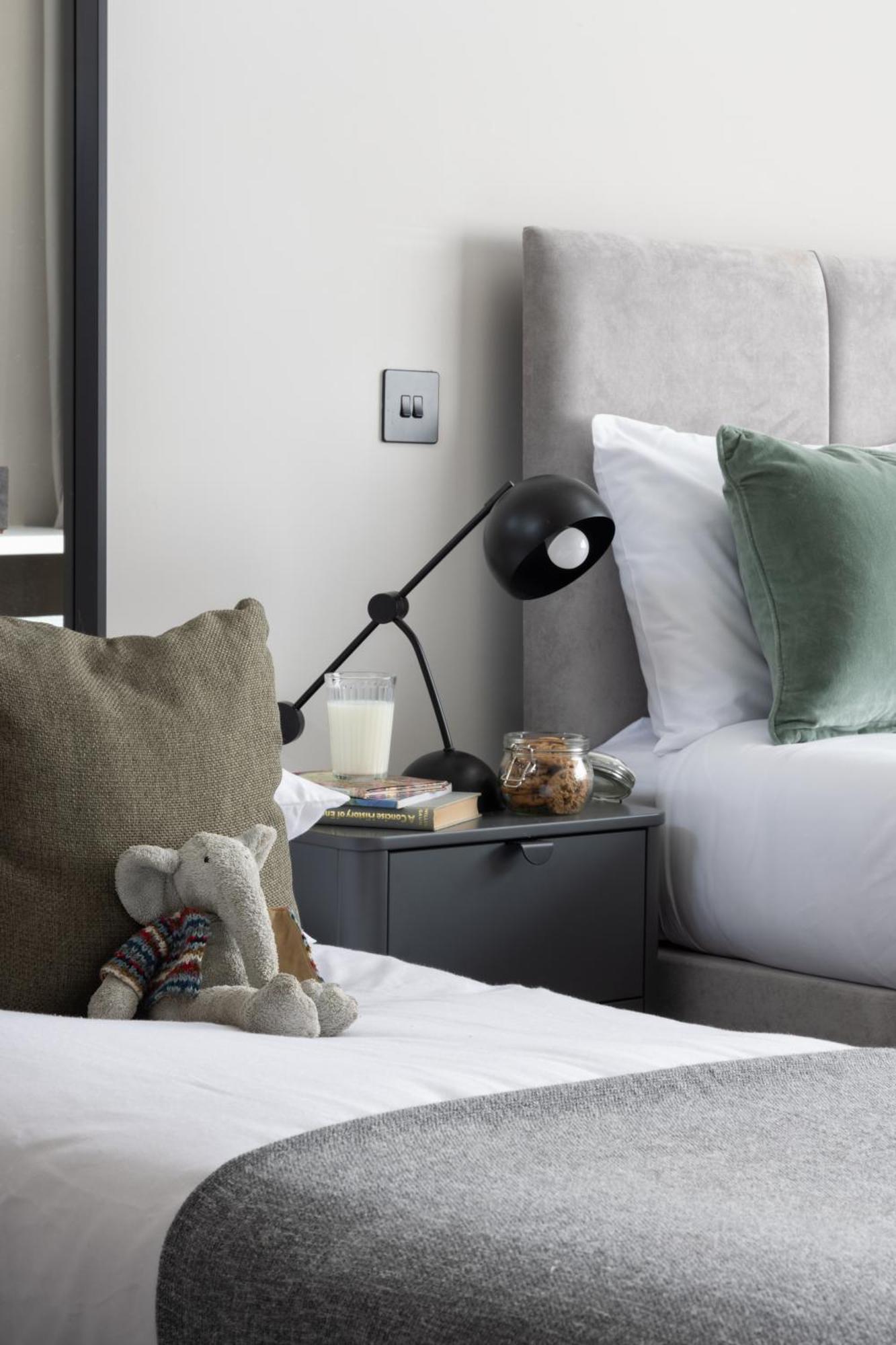 Vive Hotel Hastings Kültér fotó