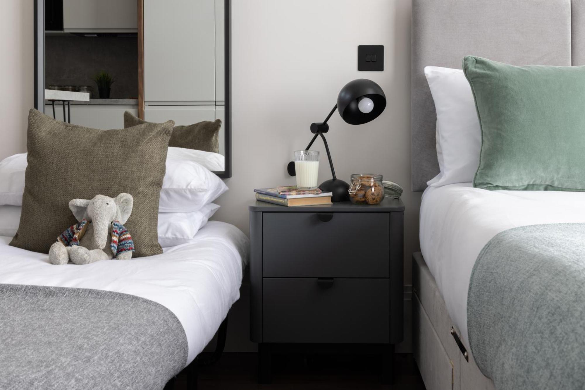 Vive Hotel Hastings Kültér fotó