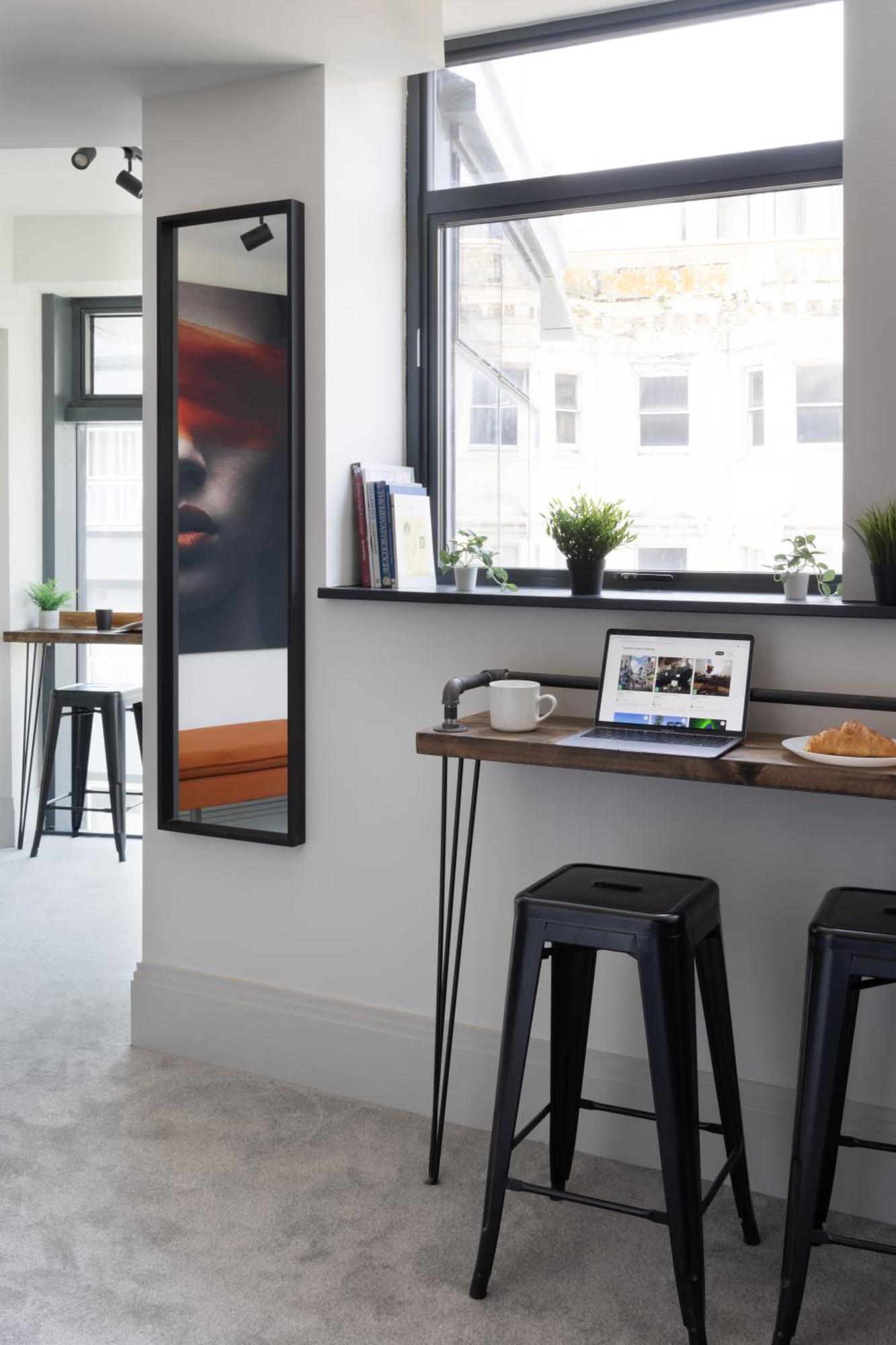 Vive Hotel Hastings Kültér fotó