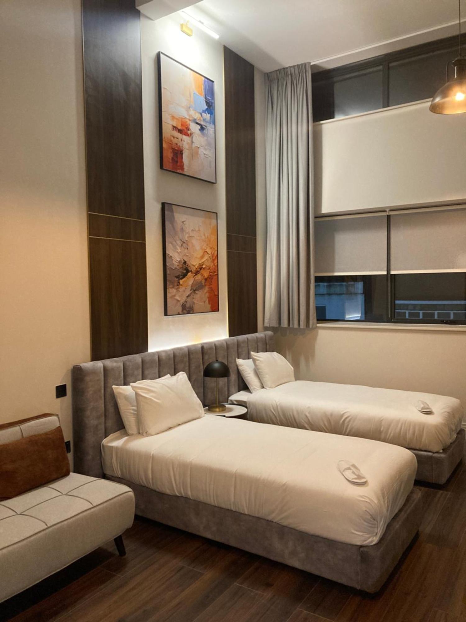 Vive Hotel Hastings Kültér fotó